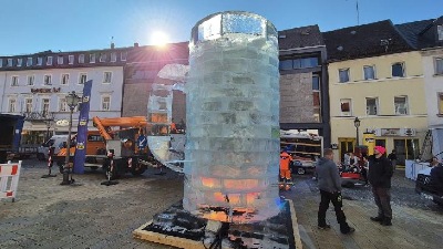 Größter Maßkrug aus Eis