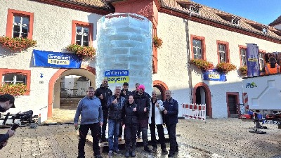 Größter Bierkrug der Welt aus Eis