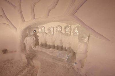 Schneewittchen und die 7 Zwerge, Schneeskulptur